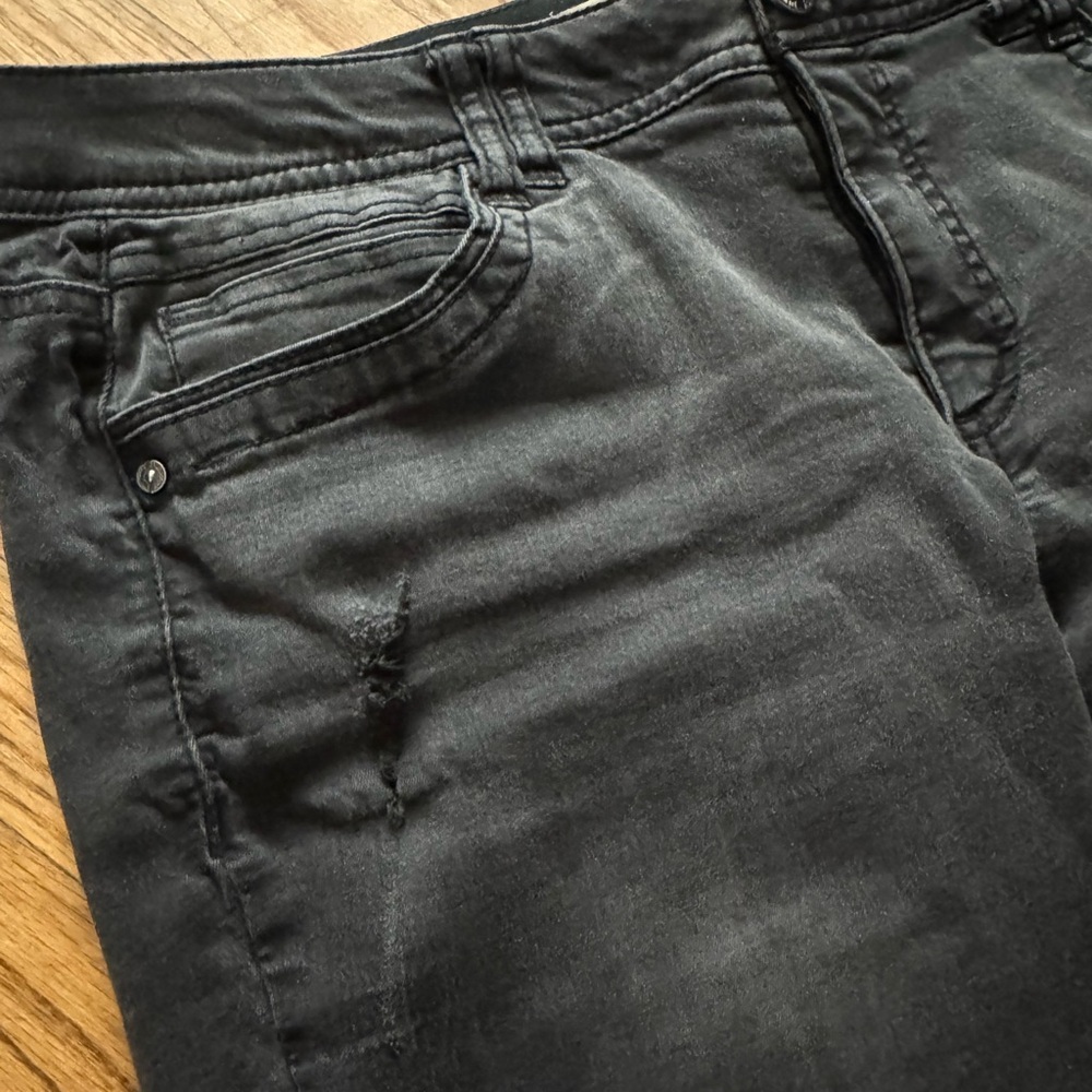 Democracy Black Ankle Jeans - Picture 6 of 14